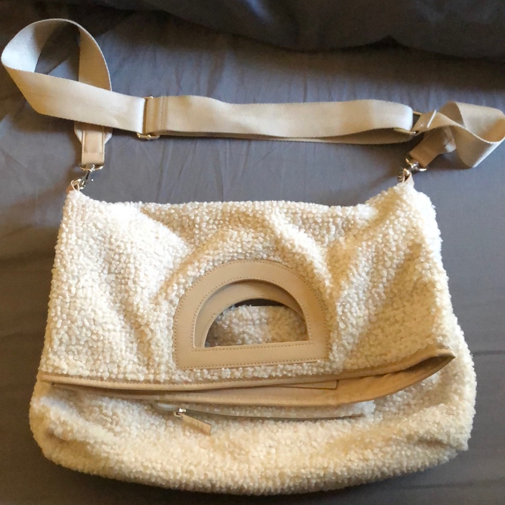 Beis Sherpa Messenger Bag